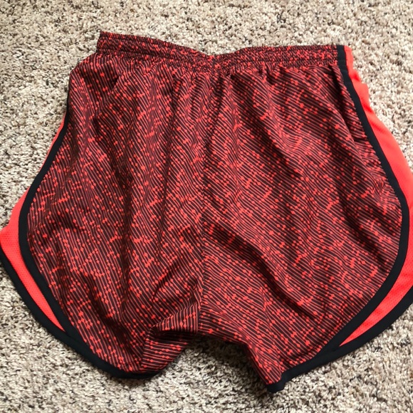 Super cute athletic nike shorts!! - Picture 3 of 4